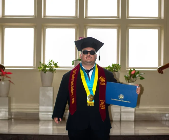 
					Kisah Inspiratif Eziel Ivander David Simbolon Menjadi Lulusan Termuda Universitas Gadjah Mada dengan Predikat Sarjana Terapan