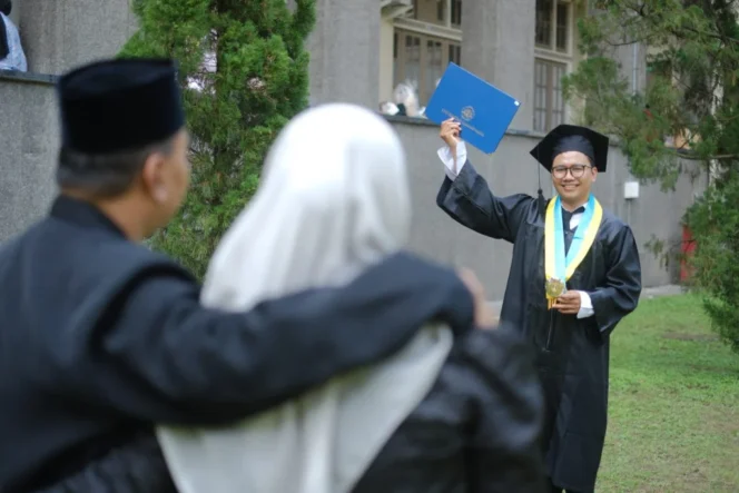 
					Kisah Inspiratif Revandra Aryo Dwi Krisnandaru Lulusan Terbaik Sarjana Terapan UGM dengan Segudang Keterbatasan