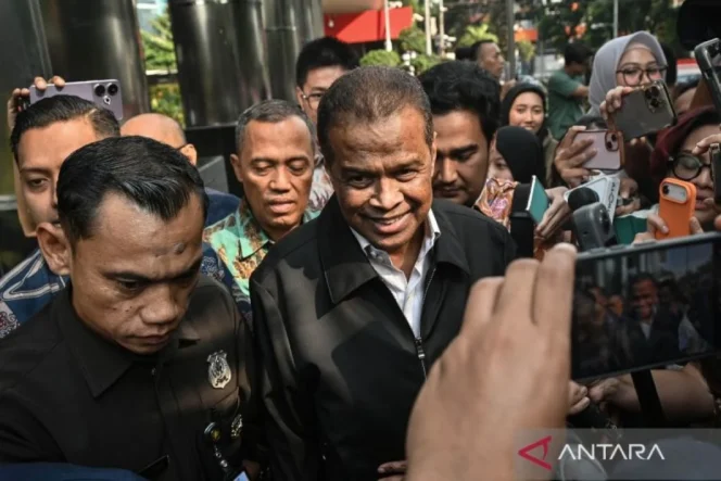 
					KPK periksa Fuad Hasan untuk dalami dugaan pemberian uang kepada pihak Kementerian Agama dalam skandal korupsi kuota haji