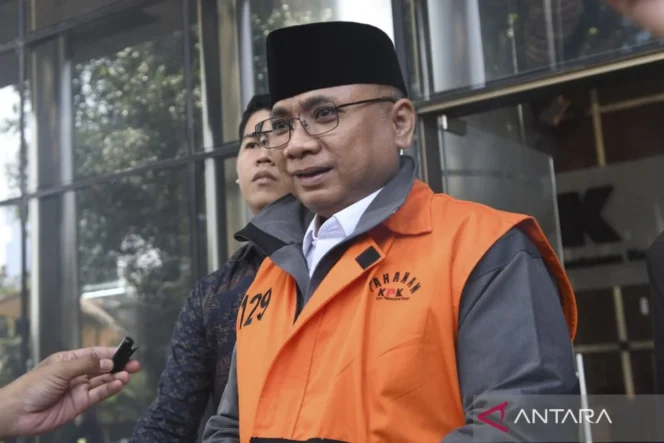 
					KPK resmi melakukan pembantaran penahanan terhadap mantan Menteri Agama Yaqut Cholil Qoumas karena alasan kesehatan