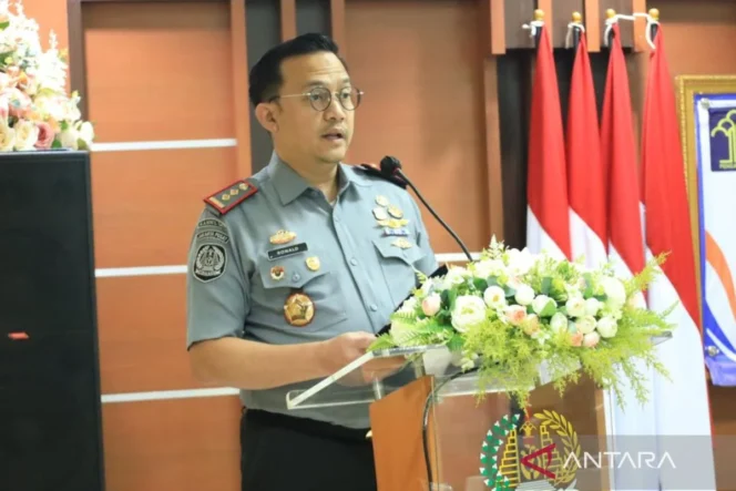
					KPK tangkap belasan orang dalam OTT Imigrasi Jakbar, termasuk Kakanim