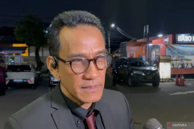 
					Kuasa Hukum Ajukan Penangguhan Penahanan Roy Suryo dan Dokter Tifa Pasca Penangkapan Terkait Kasus Ijazah Presiden ke-7 RI