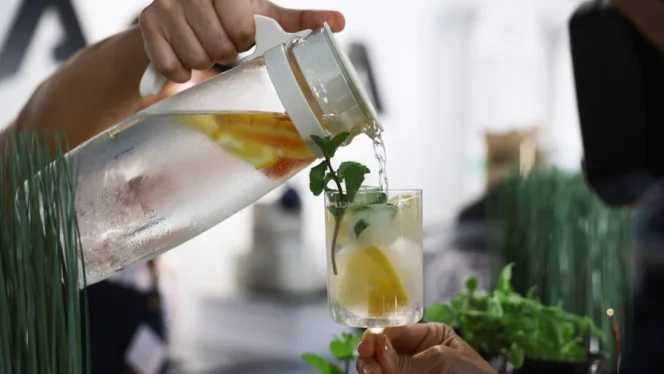 
					Maharashtra Resmi Mewajibkan Seluruh Tempat Makan Sediakan Air Minum Gratis dan Perketat Standar Keamanan Pangan