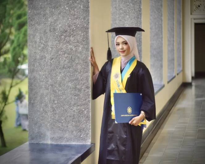 
					Maureen Arsa Sanda Cantika Menorehkan Prestasi Sebagai Lulusan Tercepat Program Sarjana Terapan UGM