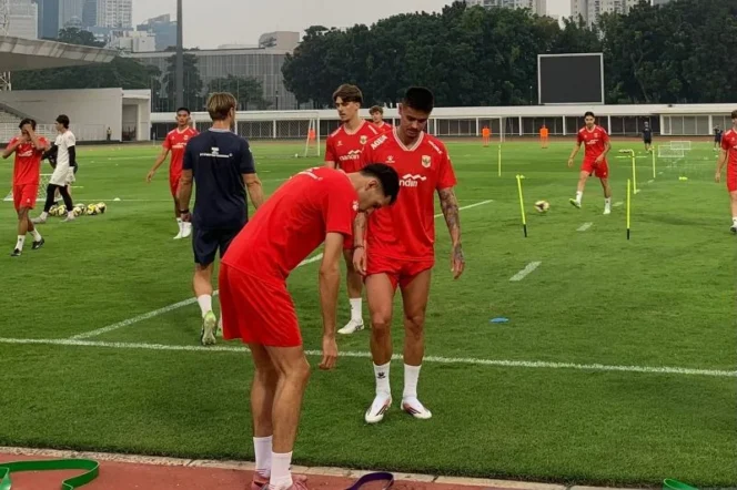 
					Mees Hilgers Kembali ke Lapangan: Momen Kebangkitan Bek Tangguh di Tengah Latihan Timnas Indonesia