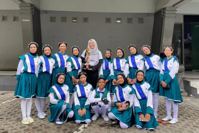 
					Membuka Gerbang Masa Depan, Anak Buruh Proyek Asal Kulon Progo Berhasil Tembus Pendidikan Tinggi di UGM