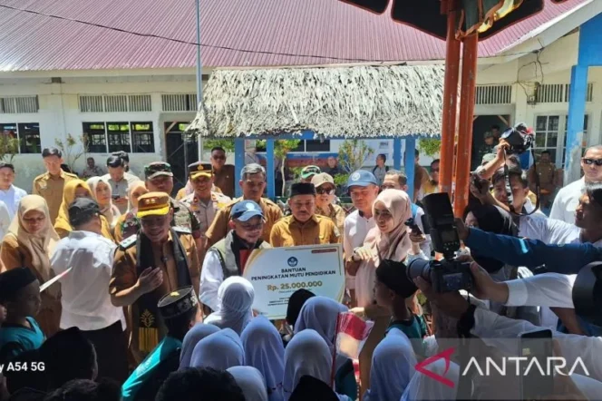 
					Mendikdasmen Targetkan Seluruh Sekolah di Indonesia Memiliki 2-3 Papan Interaktif Digital hingga Akhir 2026