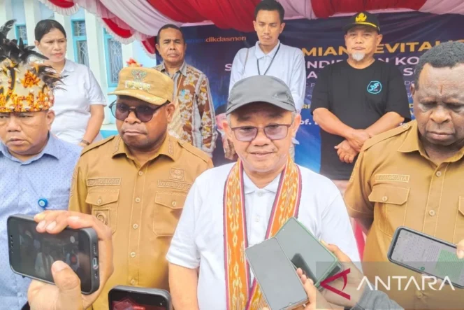 
					Mendikdasmen Tegaskan Nasib Guru Honorer Tahun 2027 Masih Dalam Pembahasan Lintas Kementerian