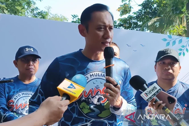 
					Menko AHY Pastikan Pembangunan Tanggul Laut Pantura Jawa Gunakan Kombinasi Infrastruktur Keras dan Solusi Berbasis Alam