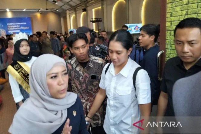 
					Menkomdigi ajak generasi muda tingkatkan kewaspadaan kejahatan digital demi menciptakan ekosistem internet yang aman dan produktif