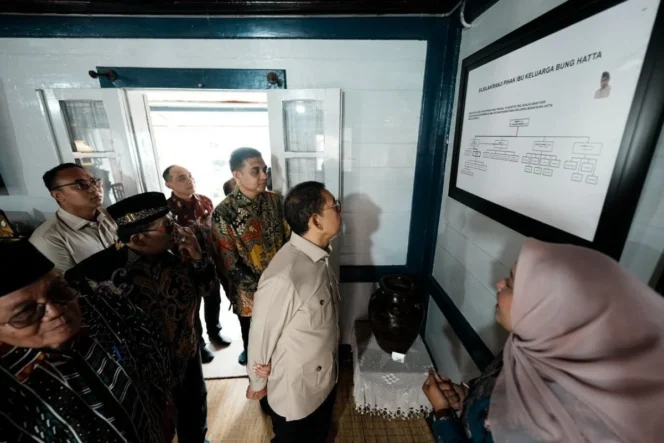 
					Menteri Kebudayaan Fadli Zon Perkuat Narasi Ekonomi Kerakyatan Melalui Napak Tilas ke Rumah Kelahiran Bung Hatta di Bukittinggi