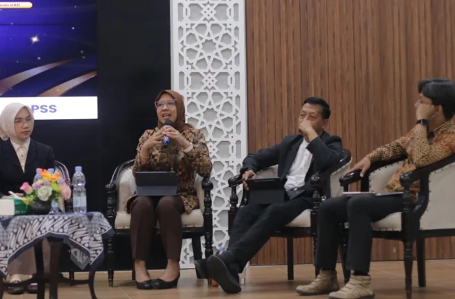 
					Menyongsong Masa Depan Industri Keuangan: Transformasi Digital dan Strategi Literasi Generasi Muda di Sektor Perbankan