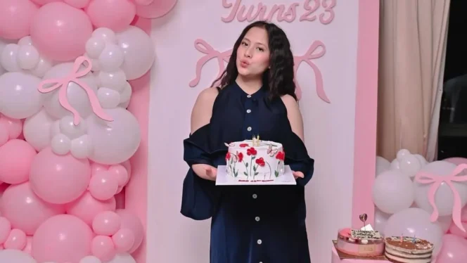 
					Momen Bahagia Adhisty Zara Rayakan Ulang Tahun ke-23 dengan Kejutan Budaya dan Kuliner Nusantara