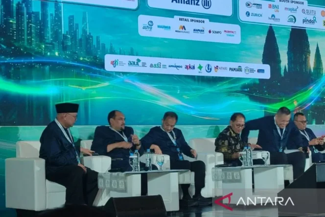 
					OJK Fokus Membangun Fondasi Kuat bagi Reformasi Sektor Perasuransian Nasional untuk Menjamin Stabilitas Ekonomi Masa Depan