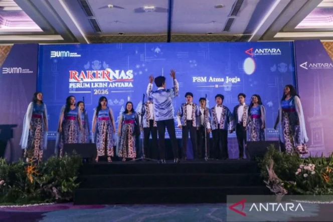 
					Paduan Suara Mahasiswa Universitas Atma Jaya Yogyakarta Membawa Harmoni Indonesia ke Panggung Rakernas LKBN ANTARA 2026