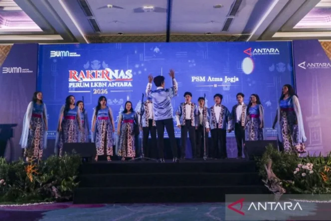 
					Paduan Suara Mahasiswa Universitas Atma Jaya Yogyakarta Memukau Peserta Rakernas PERUM LKBN ANTARA 2026 di Yogyakarta