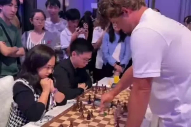 
					Pecatur Indonesia Chelsie Monica kalahkan Magnus Carlsen dalam laga ekshibisi bergengsi di Hong Kong