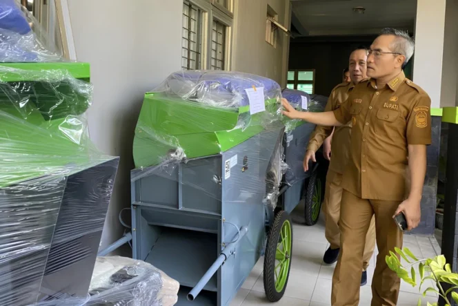 
					Pemkab Bantul Perkuat Sektor Pertanian Melalui Penyerahan Hibah Alat Mesin Pertanian ke Gapoktan