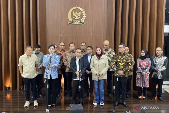 
					Pimpinan DPR RI OJK dan BEI Sepakati Reformasi Total Tata Kelola Pasar Modal Indonesia