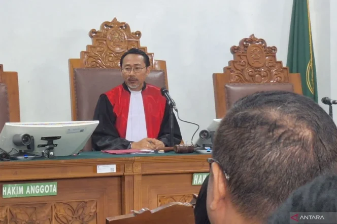 
					Putusan praperadilan penangkapan Roy Suryo di PN Jaksel pada 7 Juli