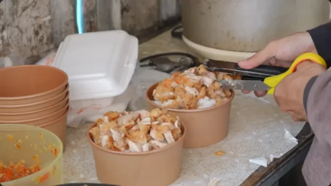 
					Rahasia Sukses Bisnis Kuliner Kaki Lima: Belajar Resep dari Mantan Karyawan KFC hingga Omzet Menjanjikan