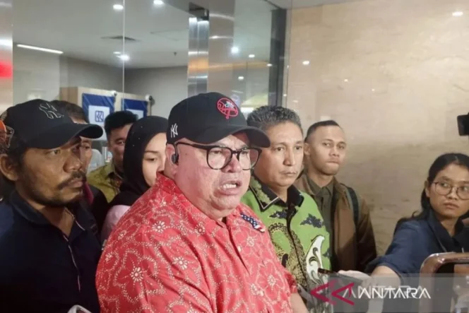 
					Razman Arif Nasution Resmi Menjalani Masa Tahanan di Lapas Kelas I Cipinang Usai Vonis Kasus Pencemaran Nama Baik