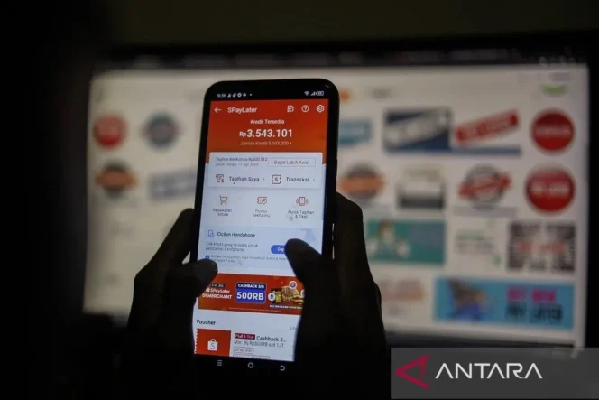 
					Sekali klik bertahun-tahun menanggung tagihan jebakan paylater di era ekonomi digital