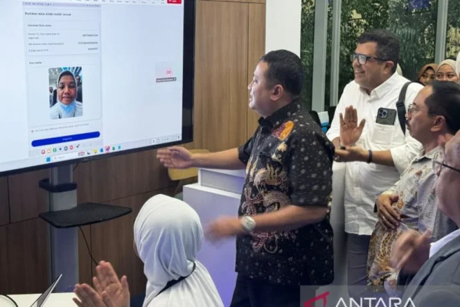 
					Strategi Komprehensif Menjamin Keamanan Verifikasi Biometrik dalam Registrasi Kartu SIM Prabayar di Indonesia