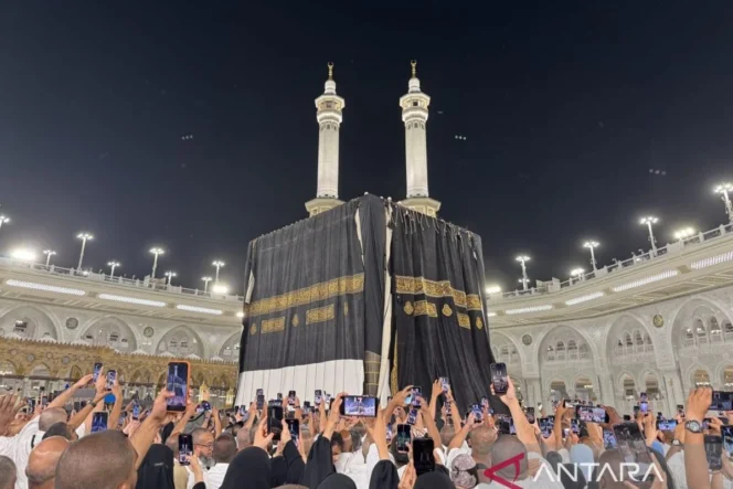 
					Syahdunya Pergantian Kiswah Menyambut Tahun Baru Hijriah di Tanah Suci Makkah