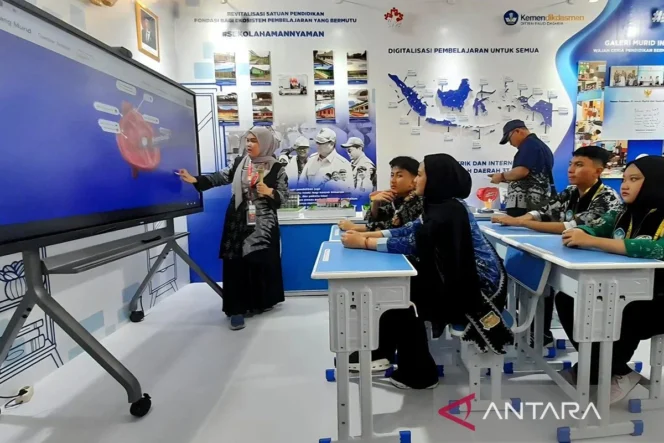 
					Transformasi Digital Pendidikan: Optimalisasi Interactive Flat Panel Tingkatkan Efektivitas Pengajaran di Indonesia