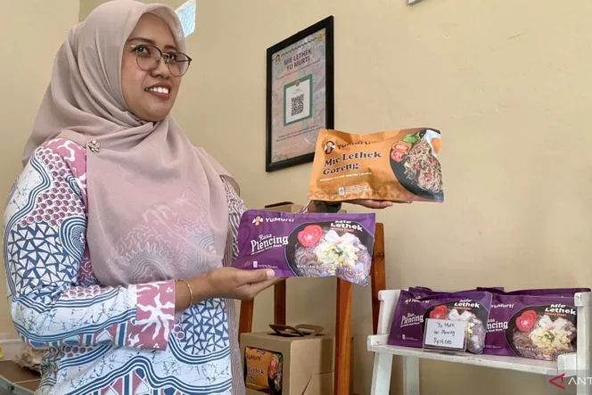 
					Transformasi Ekonomi Lokal Melalui Inovasi Mi Lethek Kemasan dalam Program Desa Preneur di Kapanewon Srandakan Bantul