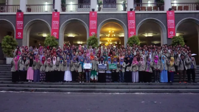 
					Transformasi Masjid Kampus UGM sebagai Pilar Ketahanan Ekonomi dan Pendidikan Mahasiswa Melalui RZIS