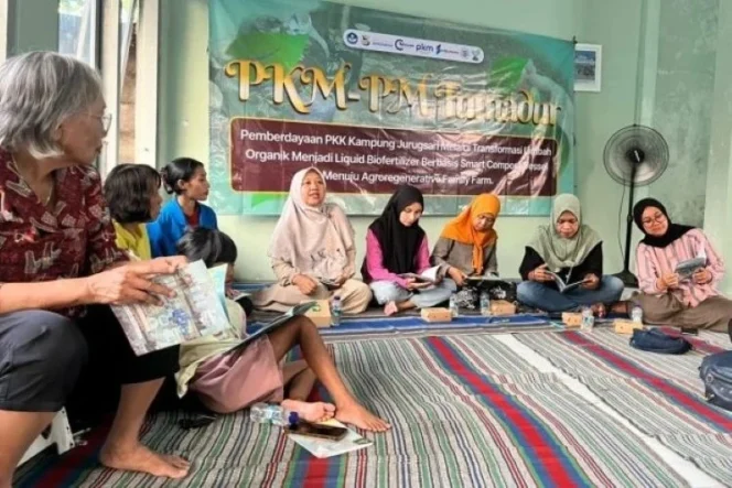 
					Transformasi Pengelolaan Sampah Organik Melalui Teknologi Smart Compost Vessel di Kampung Jurugsari oleh Mahasiswa UGM