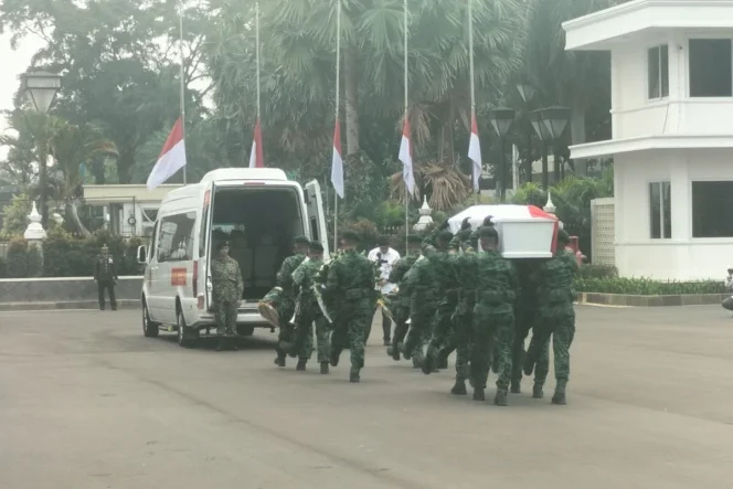 
					Upacara Militer Penghormatan Terakhir Mengiringi Kepergian Jenderal TNI Purn Ryamizard Ryacudu Menuju Peristirahatan Terakhir di TMP Kalibata