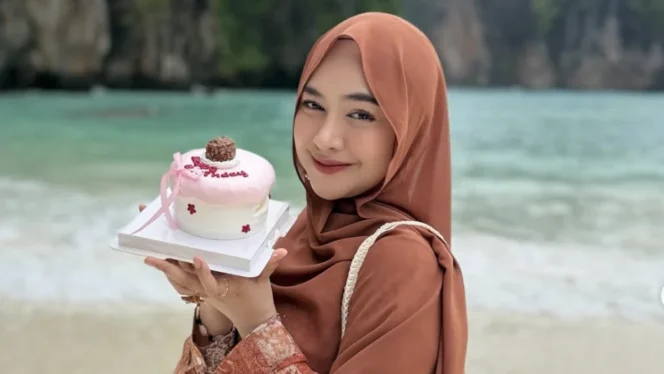 
					Aksi Sosial Kreator Konten Ria Ricis Melalui Aksi Borong Dagangan UMKM Menjadi Sorotan Publik