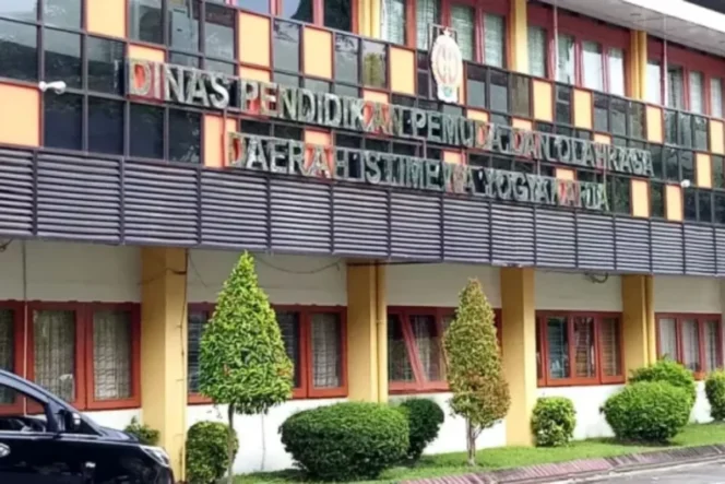 
					DIY Perketat Pengawasan Lingkungan Sekolah: Prioritas Perlindungan Siswa dari Intimidasi dan Komersialisasi Selama Masa Pengenalan Lingkungan Sekolah