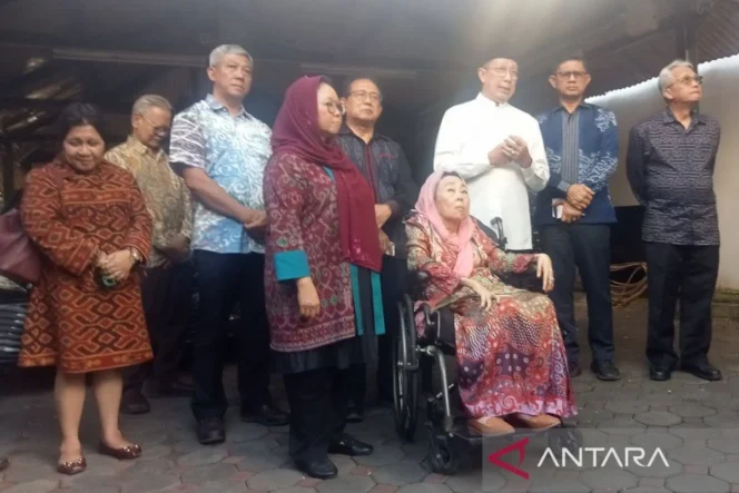 
					Gerakan Nurani Bangsa berdialog dengan Sri Sultan Hamengku Buwono X membahas krisis kepercayaan dan urgensi penegakan hukum di Indonesia