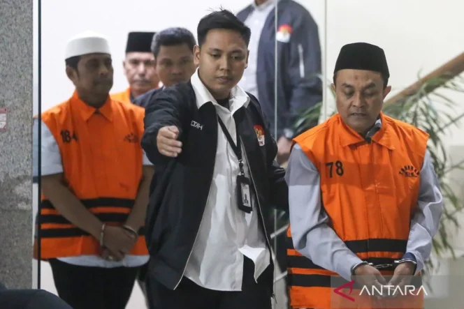 
					KPK sebut anggota DPR RI Anwar Sadad diduga terima suap Rp6,9 miliar terkait kasus korupsi dana hibah Pemerintah Provinsi Jawa Timur