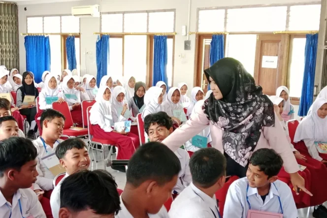 
					KPU Kulon Progo Edukasi 2.972 Pemilih Pemula Melalui Momentum Masa Pengenalan Lingkungan Sekolah