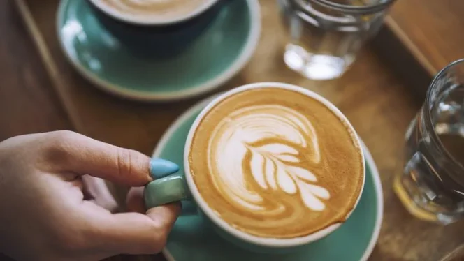 
					Latte vs Cappuccino: Mengupas Perbedaan Komposisi, Profil Rasa, dan Dampak Nutrisi pada Konsumen Kopi Modern