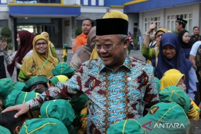 
					Mendikdasmen Abdul Mu’ti Serukan Perlindungan Komprehensif Anak dari Dampak Negatif Gawai di Era Digital