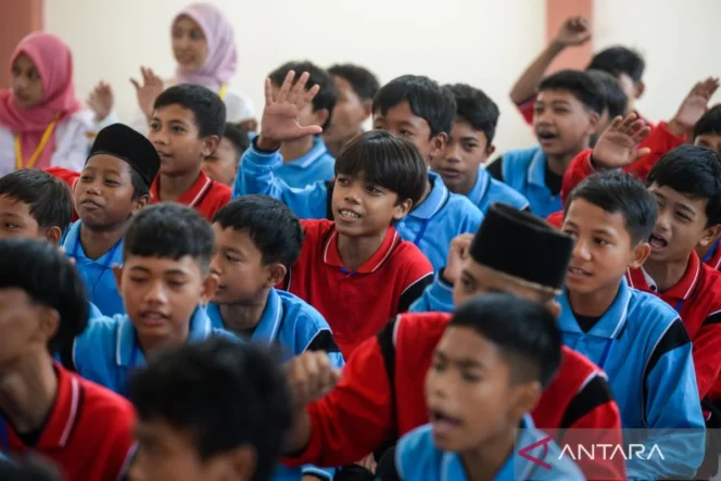
					Mendikdasmen Abdul Mu’ti Tekankan Pentingnya Masa Pengenalan Lingkungan Sekolah yang Aman dan Ramah Anak untuk Mendukung Transisi Pendidikan