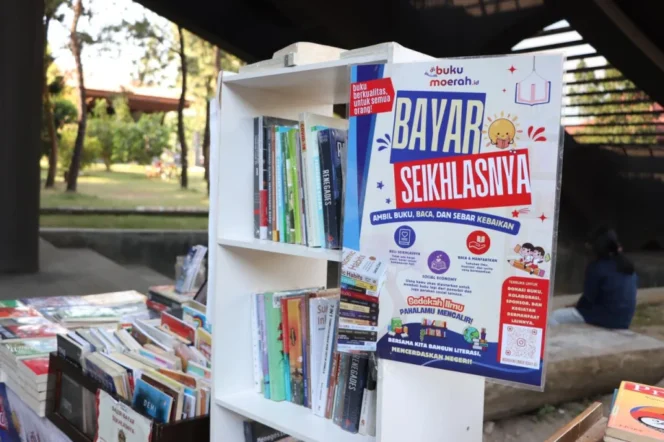 
					Menemukan Ketenangan di Antara Pinus: Fenomena Silent Reading Hening di GIK UGM sebagai Gerakan Literasi Baru