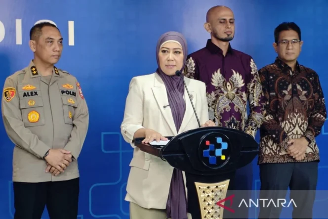 
					Menkomdigi Ungkap Pergeseran Taktik Judi Online yang Kini Sasar Akun Influencer Daerah dengan Interaksi Tinggi