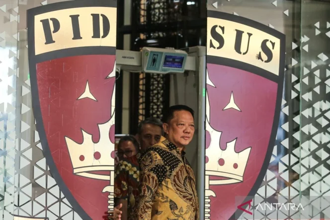 
					Pakar Hukum Tata Negara Tekankan Urgensi Dasar Hukum dalam Pelimpahan Kasus Mantan Jampidsus Febrie Adriansyah