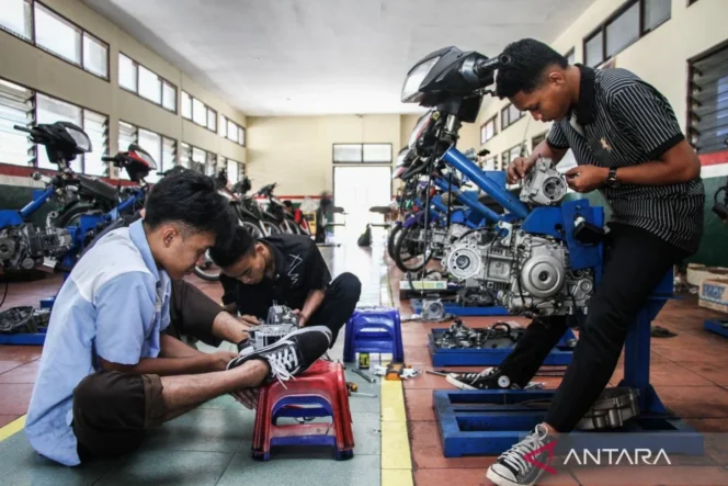 
					Strategi Akselerasi SDM Kompeten Melalui Pelatihan Vokasi Nasional Guna Menjawab Tantangan Industri 2026