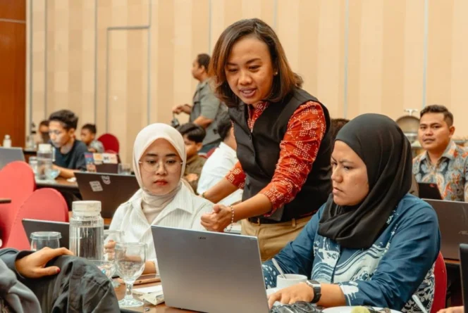 
					Transformasi Digital Kalurahan di Yogyakarta Melalui Program DESAI Akselerasi Ekonomi dan Literasi Kecerdasan Buatan