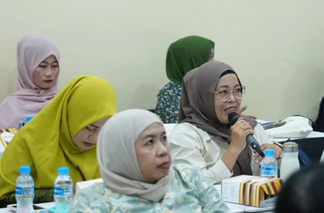 
					Transformasi Digital UMKM melalui Implementasi SIDEK-ERP: Mengakselerasi Tata Kelola Keuangan di Era Ekonomi Digital