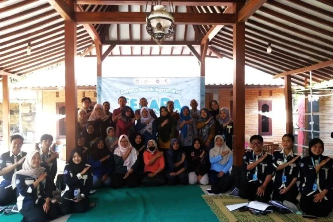 
					Transformasi Ekonomi Lokal Melalui Inovasi Hilirisasi Perikanan Program SEGARA Karya UNY di Sidoagung Sleman