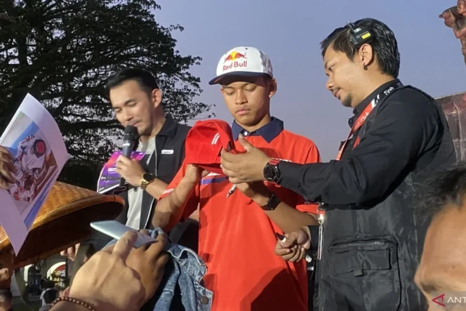 
					Veda Pratama dan Mario Suryo Aji Sapa Penggemar di Yogyakarta Sebelum Fokus Hadapi Paruh Kedua Musim di Mandalika